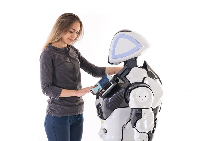 Достоинства Promobot